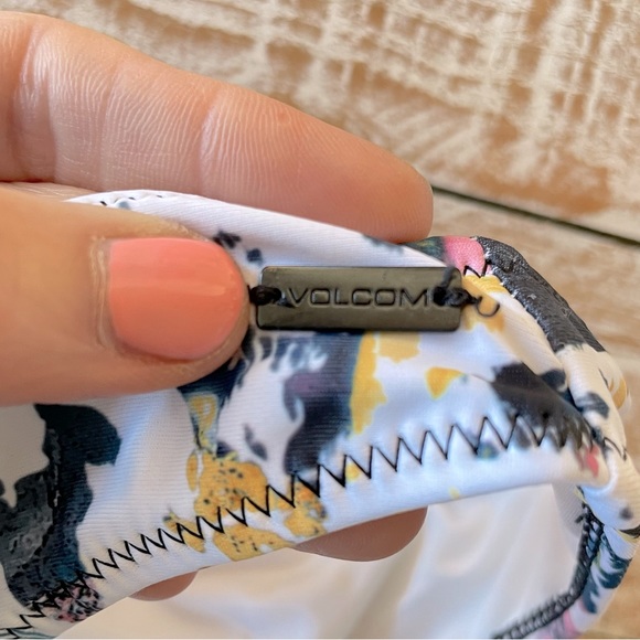 👙VOLCOM Collage Dropout V Bottom Only👙~large - Picture 6 of 11